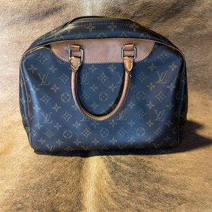 LV Deauville Handbag. Preowned condition.